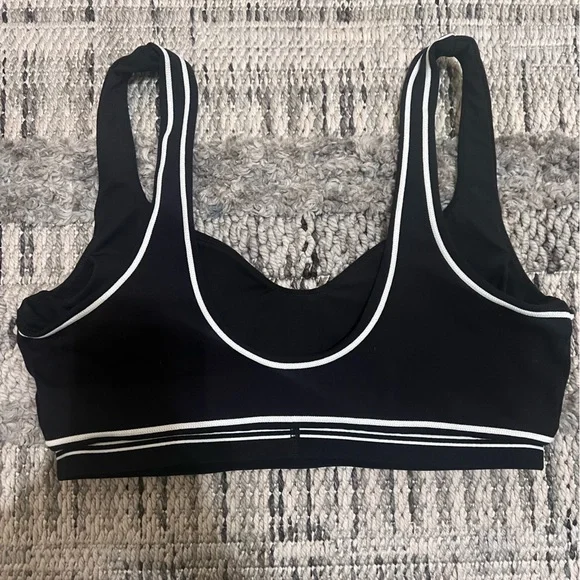 Alo Yoga Airbrush Heart Throb Bra Medium Black & White - Picture 9 of 9